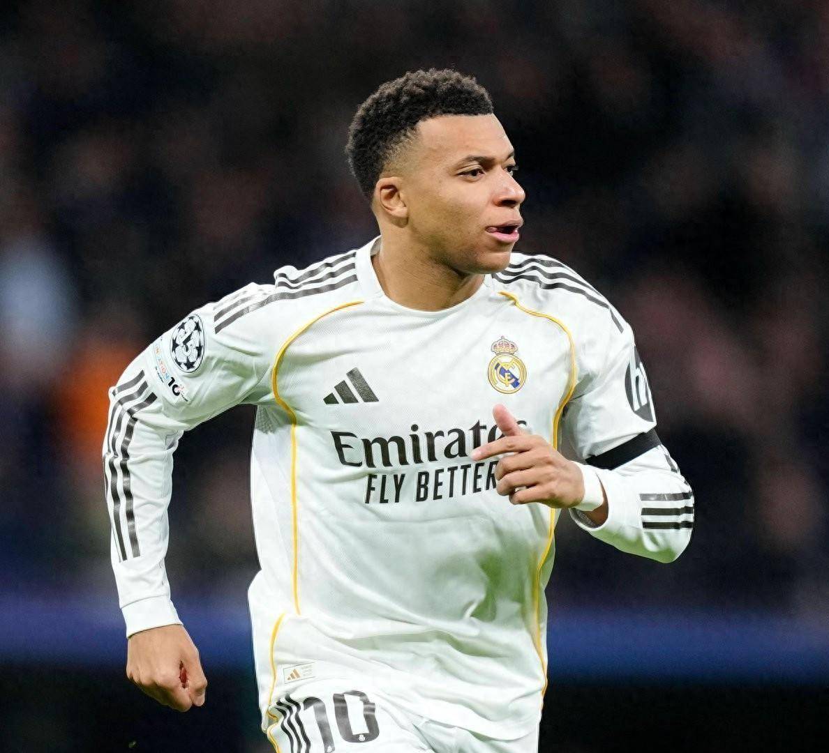 刷新C罗纪录！欧冠传奇改写，姆巴佩7战轰入12球，登顶历史首位